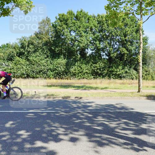 09.08.2026 - GEWOBA Citytriathlon Bremen Michael Burmester http://msf.ph/oto/9959112 09.08.2026 12:14:15 Radfahren 594, 662 meine-sportfotos.de
