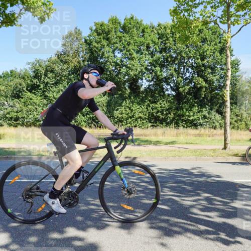 09.08.2026 - GEWOBA Citytriathlon Bremen Michael Burmester http://msf.ph/oto/9959213 09.08.2026 12:16:43 Radfahren 555, 648, 804, 846, 918, 1138 meine-sportfotos.de