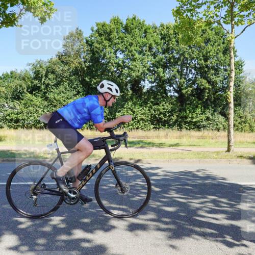 09.08.2026 - GEWOBA Citytriathlon Bremen Michael Burmester http://msf.ph/oto/9959274 09.08.2026 12:18:30 Radfahren 814, 826, 864, 872, 970, 1003 meine-sportfotos.de