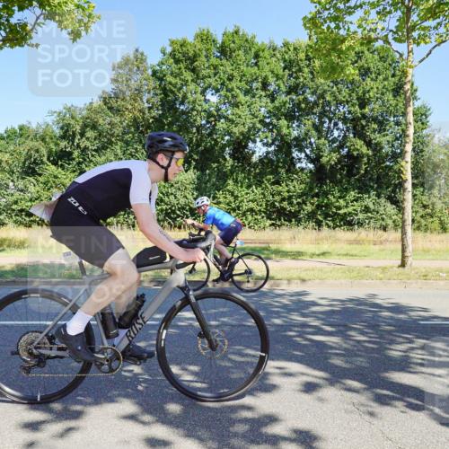 09.08.2026 - GEWOBA Citytriathlon Bremen Michael Burmester http://msf.ph/oto/9959932 09.08.2026 12:34:55 Radfahren 557, 638, 756, 757, 855, 939, 1145 meine-sportfotos.de