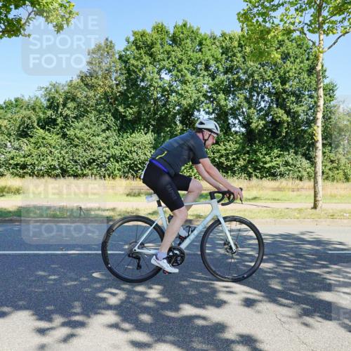 09.08.2026 - GEWOBA Citytriathlon Bremen Michael Burmester http://msf.ph/oto/9960001 09.08.2026 12:36:28 Radfahren 653, 668, 673, 682, 748, 749, 780, 864, 979, 1110, 1118, 1129, 1139, 1146 meine-sportfotos.de
