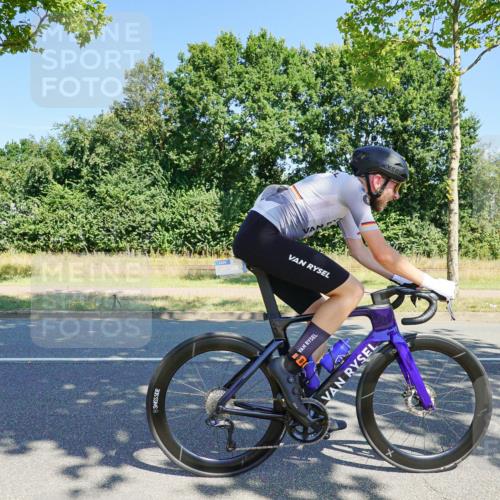 09.08.2026 - GEWOBA Citytriathlon Bremen Michael Burmester http://msf.ph/oto/9960111 09.08.2026 12:39:03 Radfahren 694, 759, 770, 776, 902, 931, 1124 meine-sportfotos.de