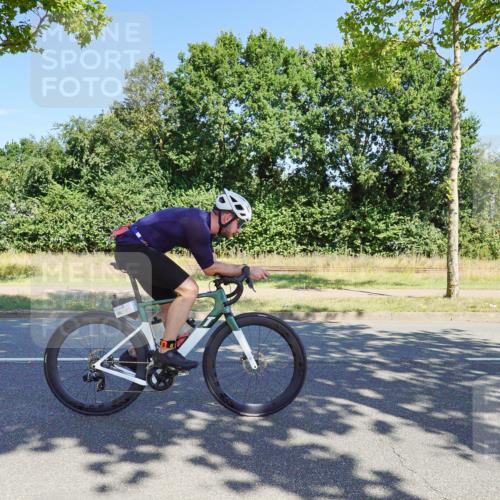 09.08.2026 - GEWOBA Citytriathlon Bremen Michael Burmester http://msf.ph/oto/9960237 09.08.2026 12:42:13 Radfahren 753, 1102, 1107, 1153 meine-sportfotos.de