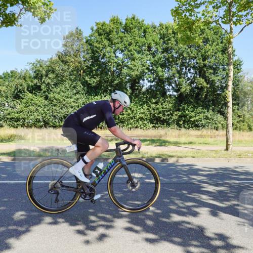 09.08.2026 - GEWOBA Citytriathlon Bremen Michael Burmester http://msf.ph/oto/9960611 09.08.2026 12:51:30 Radfahren 560, 562, 595, 756, 787, 880, 1019, 1110, 1155 meine-sportfotos.de