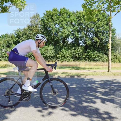 09.08.2026 - GEWOBA Citytriathlon Bremen Michael Burmester http://msf.ph/oto/9960632 09.08.2026 12:51:58 Radfahren 545, 582, 615, 820, 867, 990, 1013 meine-sportfotos.de