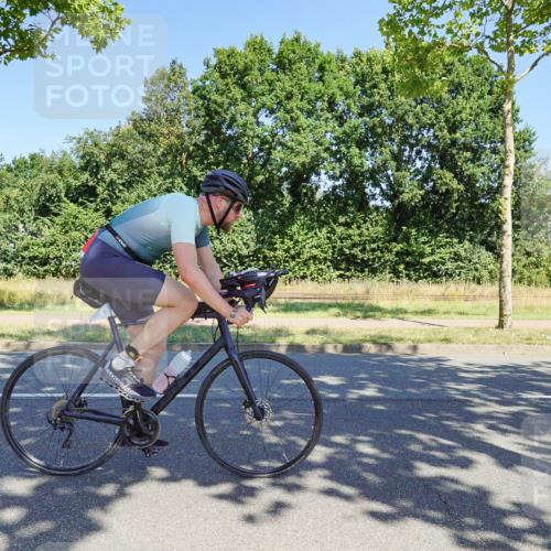 09.08.2026 - GEWOBA Citytriathlon Bremen Michael Burmester http://msf.ph/oto/9960885 09.08.2026 12:58:13 Radfahren 578, 602, 625, 651, 798, 931, 943, 976, 1003, 1121, 1154 meine-sportfotos.de