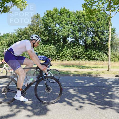 09.08.2026 - GEWOBA Citytriathlon Bremen Michael Burmester http://msf.ph/oto/9961371 09.08.2026 13:11:36 Radfahren 582, 606, 609, 611, 655, 790, 869, 901 meine-sportfotos.de