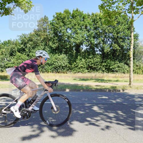 09.08.2026 - GEWOBA Citytriathlon Bremen Michael Burmester http://msf.ph/oto/9961581 09.08.2026 13:20:20 Radfahren 859, 933, 943, 1140 meine-sportfotos.de