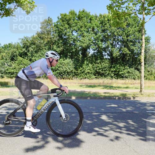 09.08.2026 - GEWOBA Citytriathlon Bremen Michael Burmester http://msf.ph/oto/9961588 09.08.2026 13:20:43 Radfahren 672, 957, 1007, 1125 meine-sportfotos.de