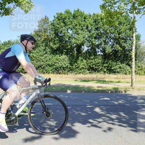09.08.2026 - GEWOBA Citytriathlon Bremen Michael Burmester http://msf.ph/oto/9961590 09.08.2026 13:20:50 Radfahren 672, 957, 1125 meine-sportfotos.de