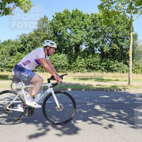 09.08.2026 - GEWOBA Citytriathlon Bremen Michael Burmester http://msf.ph/oto/9961615 09.08.2026 13:23:00 Radfahren 779, 828, 1106 meine-sportfotos.de