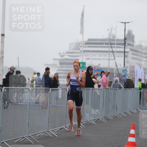 16.08.2026 - KN Förde Triathlon 2026 Markus Tischler http://msf.ph/oto/9964187 16.08.2026 09:50:15 Ziel  meine-sportfotos.de