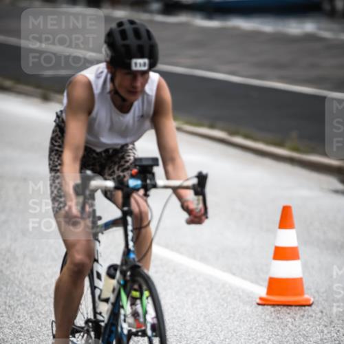 16.08.2026 - KN Förde Triathlon 2026 H.Heesch http://msf.ph/oto/9965310 16.08.2026 09:20:17 Radfahren 110, 113 meine-sportfotos.de