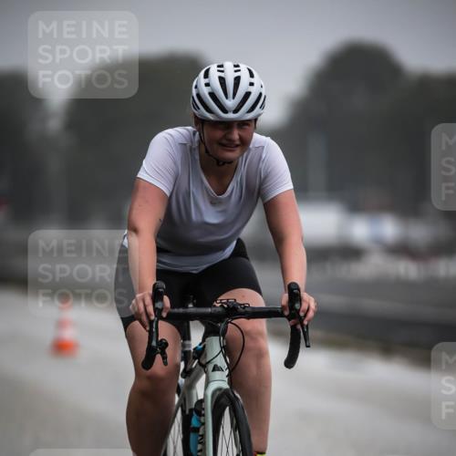 16.08.2026 - KN Förde Triathlon 2026 H.Heesch http://msf.ph/oto/9966004 16.08.2026 09:27:32 Radfahren 121, 138, 171, 172, 176, 180, 230 meine-sportfotos.de