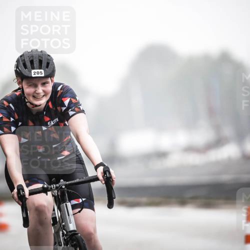 16.08.2026 - KN Förde Triathlon 2026 H.Heesch http://msf.ph/oto/9968623 16.08.2026 09:44:36 Radfahren 205, 213, 254 meine-sportfotos.de