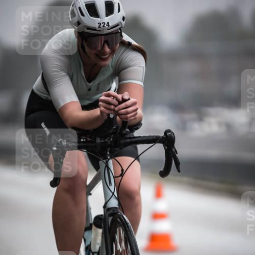 16.08.2026 - KN Förde Triathlon 2026 H.Heesch http://msf.ph/oto/9971676 16.08.2026 10:01:10 Radfahren 190, 212, 224 meine-sportfotos.de