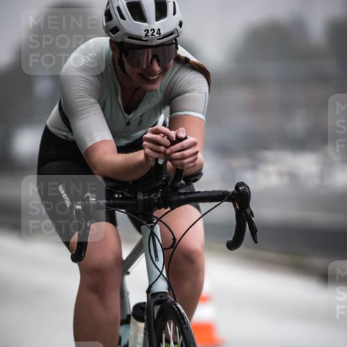16.08.2026 - KN Förde Triathlon 2026 H.Heesch http://msf.ph/oto/9971677 16.08.2026 10:01:10 Radfahren 190, 212, 224 meine-sportfotos.de