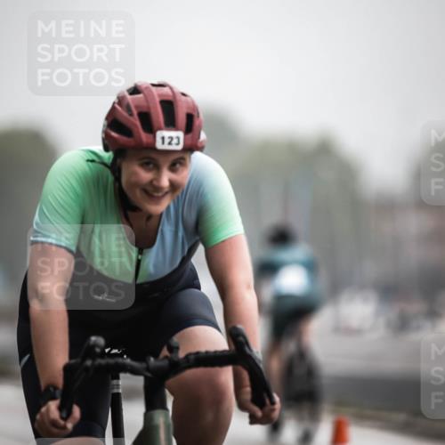 16.08.2026 - KN Förde Triathlon 2026 H.Heesch http://msf.ph/oto/9971988 16.08.2026 10:03:21 Radfahren 241, 244 meine-sportfotos.de