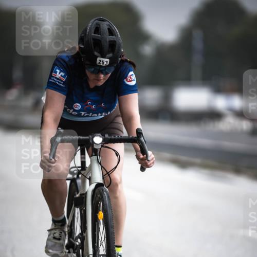 16.08.2026 - KN Förde Triathlon 2026 H.Heesch http://msf.ph/oto/9973433 16.08.2026 10:05:50 Radfahren 234, 247, 253 meine-sportfotos.de