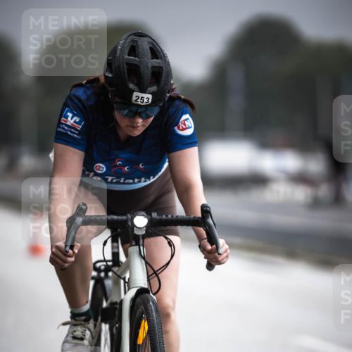 16.08.2026 - KN Förde Triathlon 2026 H.Heesch http://msf.ph/oto/9973436 16.08.2026 10:05:51 Radfahren 247, 253 meine-sportfotos.de