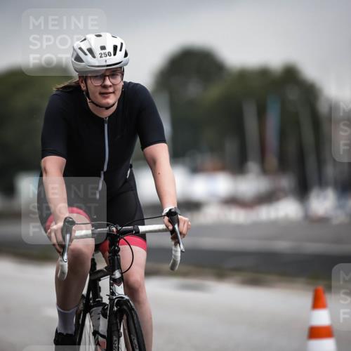 16.08.2026 - KN Förde Triathlon 2026 H.Heesch http://msf.ph/oto/9973752 16.08.2026 10:11:37 Radfahren  meine-sportfotos.de