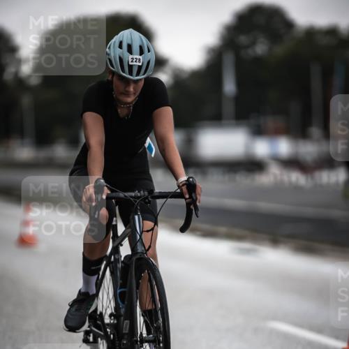 16.08.2026 - KN Förde Triathlon 2026 H.Heesch http://msf.ph/oto/9974111 16.08.2026 10:17:57 Radfahren  meine-sportfotos.de