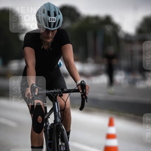 16.08.2026 - KN Förde Triathlon 2026 H.Heesch http://msf.ph/oto/9974118 16.08.2026 10:17:57 Radfahren  meine-sportfotos.de