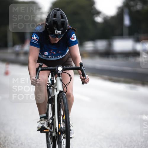 16.08.2026 - KN Förde Triathlon 2026 H.Heesch http://msf.ph/oto/9974139 16.08.2026 10:18:24 Radfahren  meine-sportfotos.de