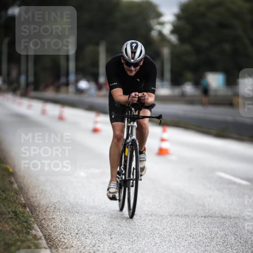 16.08.2026 - KN Förde Triathlon 2026 H.Heesch http://msf.ph/oto/9974373 16.08.2026 11:01:10 Radfahren 319, 323 meine-sportfotos.de