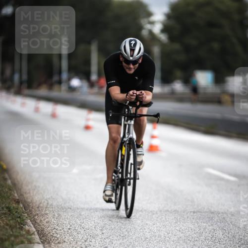 16.08.2026 - KN Förde Triathlon 2026 H.Heesch http://msf.ph/oto/9974374 16.08.2026 11:01:10 Radfahren 319, 323 meine-sportfotos.de