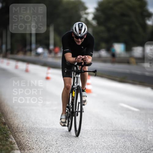 16.08.2026 - KN Förde Triathlon 2026 H.Heesch http://msf.ph/oto/9974375 16.08.2026 11:01:10 Radfahren 319, 323 meine-sportfotos.de