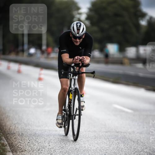 16.08.2026 - KN Förde Triathlon 2026 H.Heesch http://msf.ph/oto/9974376 16.08.2026 11:01:10 Radfahren 319, 323 meine-sportfotos.de