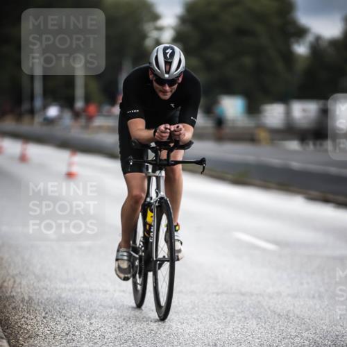 16.08.2026 - KN Förde Triathlon 2026 H.Heesch http://msf.ph/oto/9974377 16.08.2026 11:01:10 Radfahren 319, 323 meine-sportfotos.de