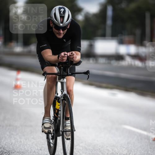 16.08.2026 - KN Förde Triathlon 2026 H.Heesch http://msf.ph/oto/9974384 16.08.2026 11:01:11 Radfahren 319, 323 meine-sportfotos.de