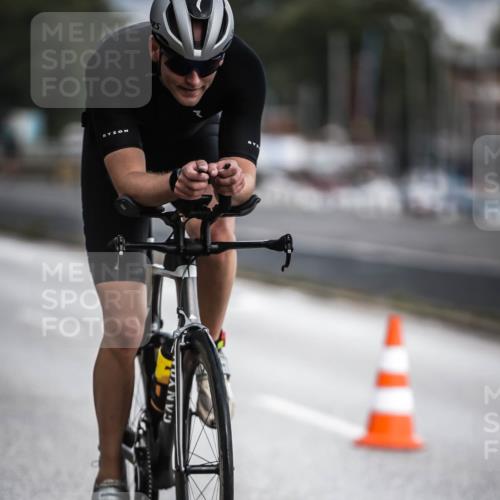 16.08.2026 - KN Förde Triathlon 2026 H.Heesch http://msf.ph/oto/9974388 16.08.2026 11:01:11 Radfahren 319, 323 meine-sportfotos.de