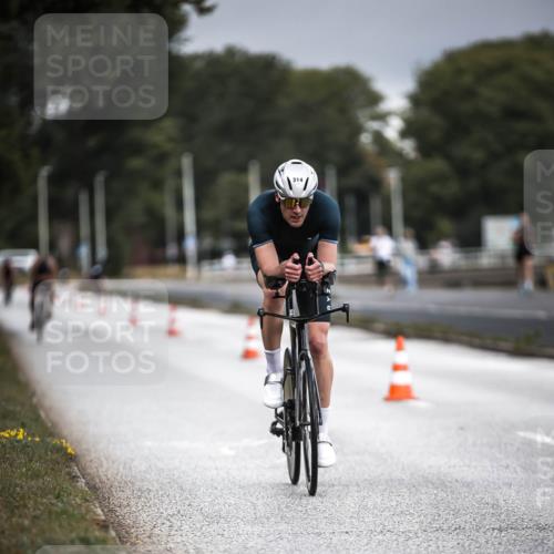 16.08.2026 - KN Förde Triathlon 2026 H.Heesch http://msf.ph/oto/9974487 16.08.2026 11:02:15 Radfahren 314, 327 meine-sportfotos.de