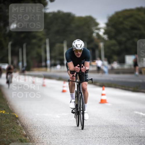 16.08.2026 - KN Förde Triathlon 2026 H.Heesch http://msf.ph/oto/9974488 16.08.2026 11:02:15 Radfahren 314, 327 meine-sportfotos.de