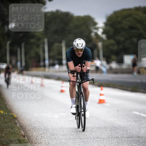16.08.2026 - KN Förde Triathlon 2026 H.Heesch http://msf.ph/oto/9974489 16.08.2026 11:02:16 Radfahren 314, 327, 441 meine-sportfotos.de