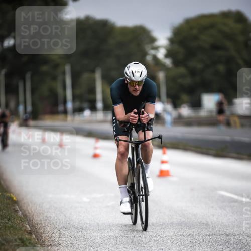 16.08.2026 - KN Förde Triathlon 2026 H.Heesch http://msf.ph/oto/9974491 16.08.2026 11:02:16 Radfahren 314, 327, 441 meine-sportfotos.de
