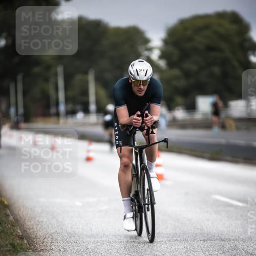 16.08.2026 - KN Förde Triathlon 2026 H.Heesch http://msf.ph/oto/9974493 16.08.2026 11:02:16 Radfahren 314, 327, 441 meine-sportfotos.de