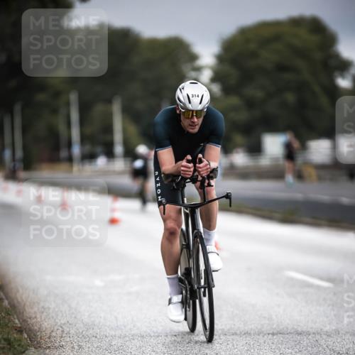 16.08.2026 - KN Förde Triathlon 2026 H.Heesch http://msf.ph/oto/9974494 16.08.2026 11:02:16 Radfahren 314, 327, 441 meine-sportfotos.de