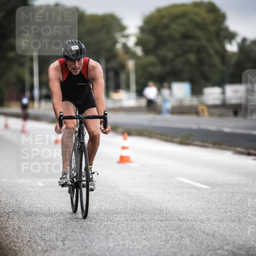16.08.2026 - KN Förde Triathlon 2026 H.Heesch http://msf.ph/oto/9974522 16.08.2026 11:02:30 Radfahren 321, 325 meine-sportfotos.de