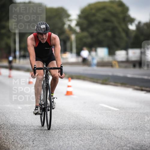 16.08.2026 - KN Förde Triathlon 2026 H.Heesch http://msf.ph/oto/9974523 16.08.2026 11:02:30 Radfahren 321, 325 meine-sportfotos.de