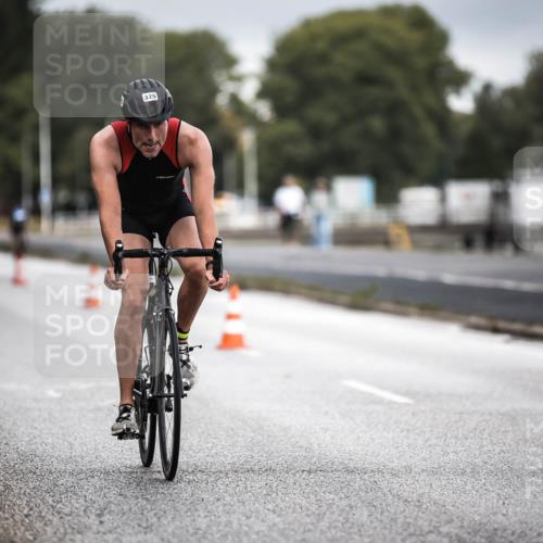 16.08.2026 - KN Förde Triathlon 2026 H.Heesch http://msf.ph/oto/9974524 16.08.2026 11:02:30 Radfahren 321, 325 meine-sportfotos.de
