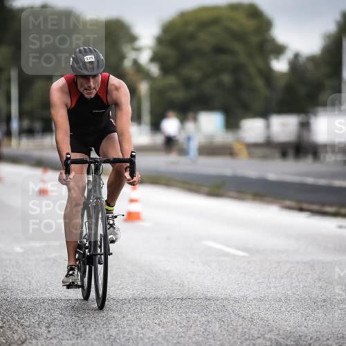 16.08.2026 - KN Förde Triathlon 2026 H.Heesch http://msf.ph/oto/9974525 16.08.2026 11:02:30 Radfahren 321, 325 meine-sportfotos.de