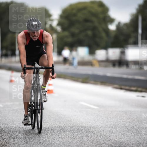 16.08.2026 - KN Förde Triathlon 2026 H.Heesch http://msf.ph/oto/9974526 16.08.2026 11:02:30 Radfahren 321, 325 meine-sportfotos.de
