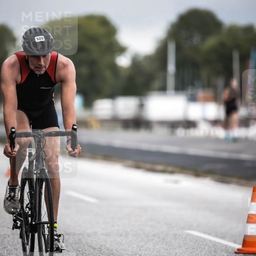16.08.2026 - KN Förde Triathlon 2026 H.Heesch http://msf.ph/oto/9974533 16.08.2026 11:02:30 Radfahren 321, 325 meine-sportfotos.de