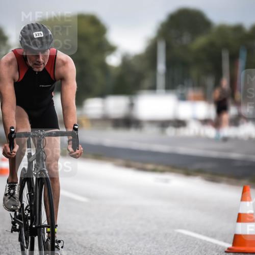 16.08.2026 - KN Förde Triathlon 2026 H.Heesch http://msf.ph/oto/9974534 16.08.2026 11:02:30 Radfahren 321, 325 meine-sportfotos.de