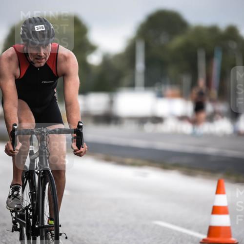 16.08.2026 - KN Förde Triathlon 2026 H.Heesch http://msf.ph/oto/9974536 16.08.2026 11:02:30 Radfahren 321, 325 meine-sportfotos.de