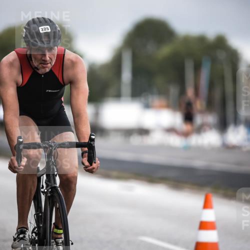 16.08.2026 - KN Förde Triathlon 2026 H.Heesch http://msf.ph/oto/9974538 16.08.2026 11:02:30 Radfahren 321, 325 meine-sportfotos.de